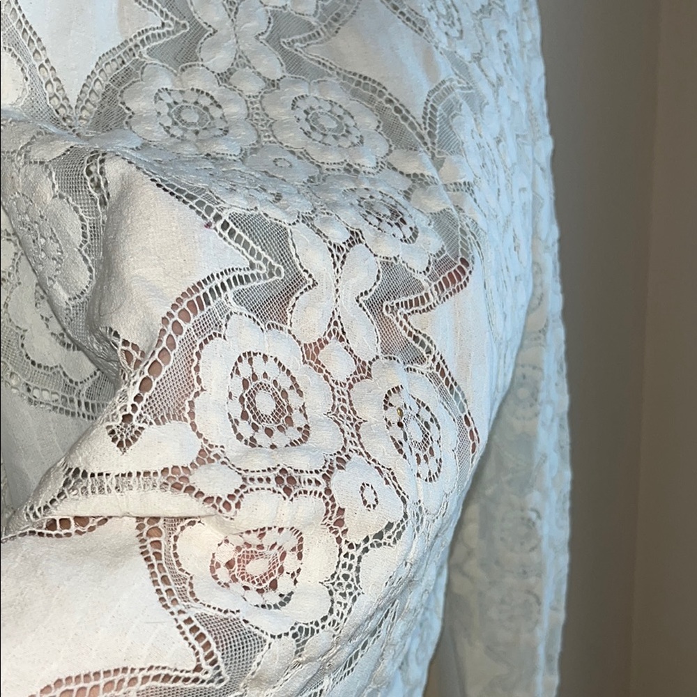 Elegant White Lace Women's Top - Picture 9 of 10